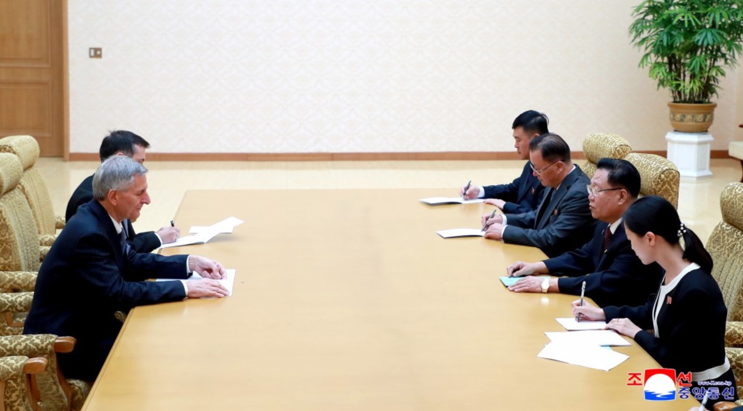 Посланикът на Република България в Корейската народно-демократична република връчи акредитивните си писма